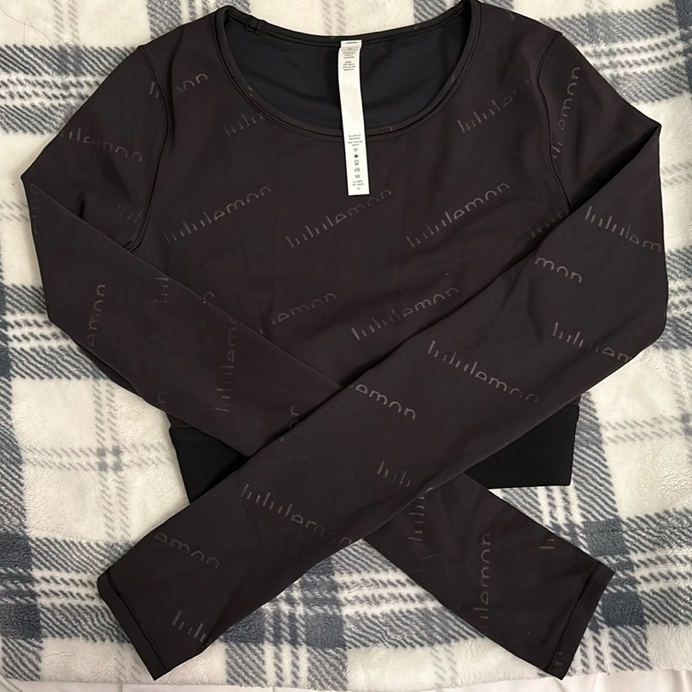 Cropped Lululemon print longsleeve